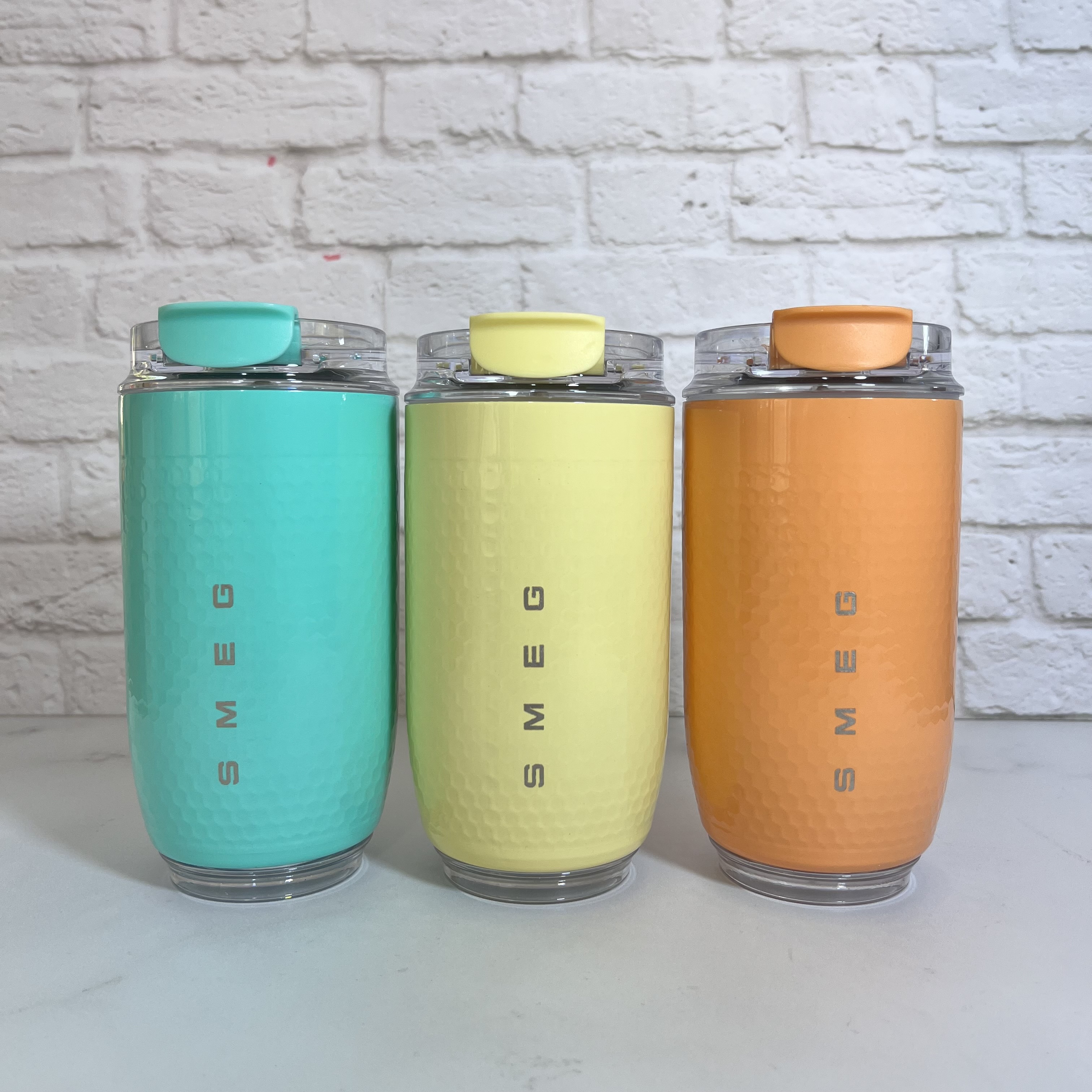 تراول ماگ اسمگ برای نوشیدن قهوه، چای و سایر نوشیدنی‌ها