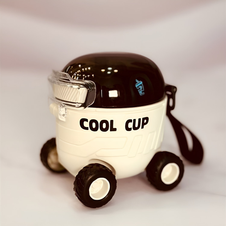 قمقمه کودک با طراحی جذاب ماشین چهارچرخ