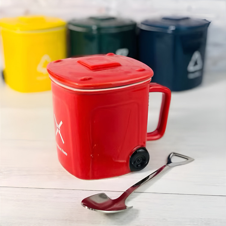 ماگ سرامیکی بامزه طرح سطل با بیل رنگی