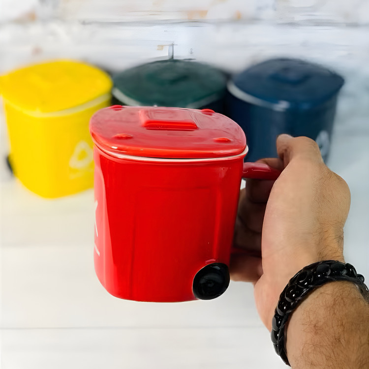 ماگ فانتزی سرامیکی مناسب هدیه با طرح خاص سطل و بیل