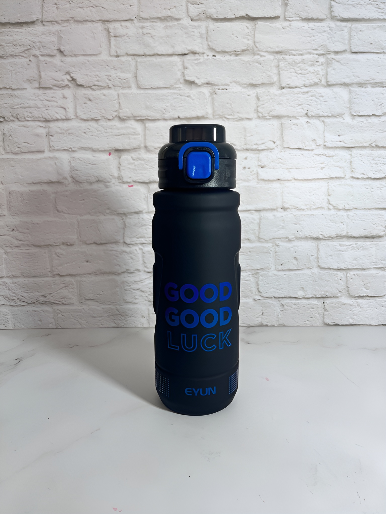 قمقمه طرح Good Luck برند EYUN مناسب باشگاه و سفر