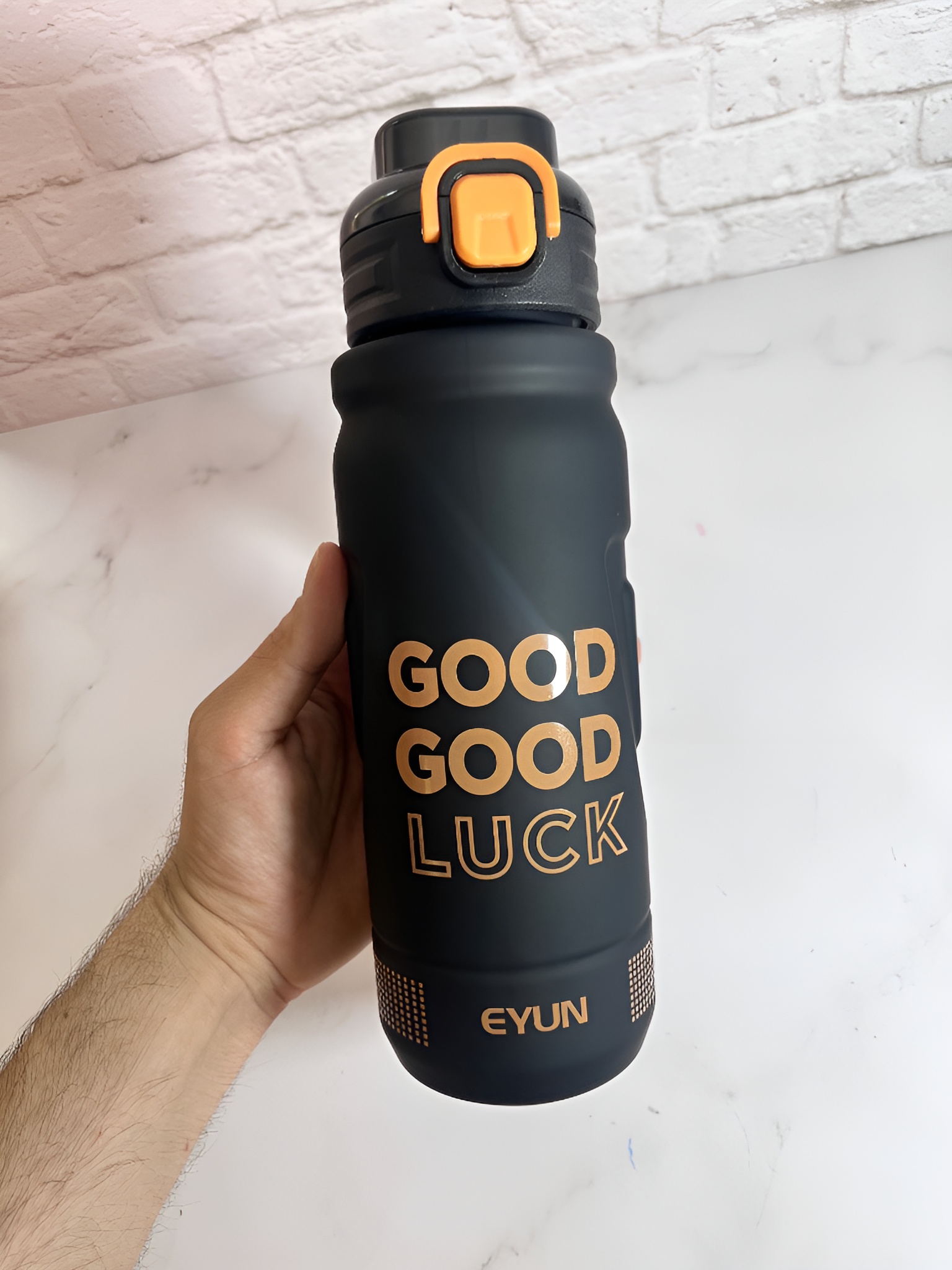 بطری اسپرت EYUN طرح Good Luck با ظرفیت مناسب