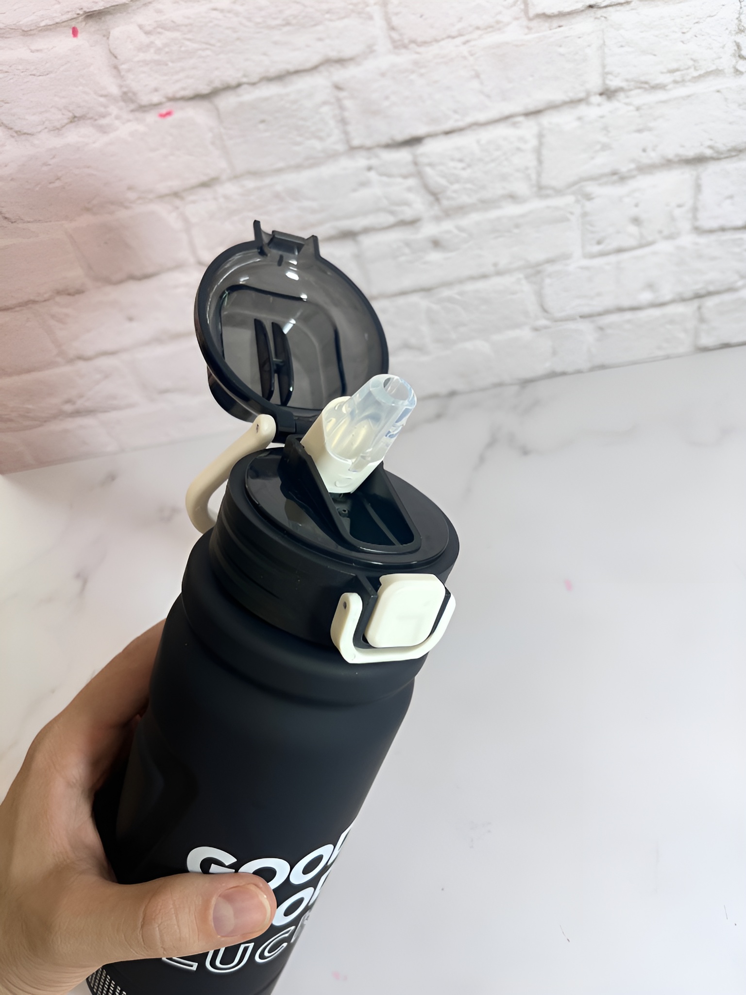 قمقمه اسپرت EYUN با طراحی مدرن و رنگ‌بندی خاص