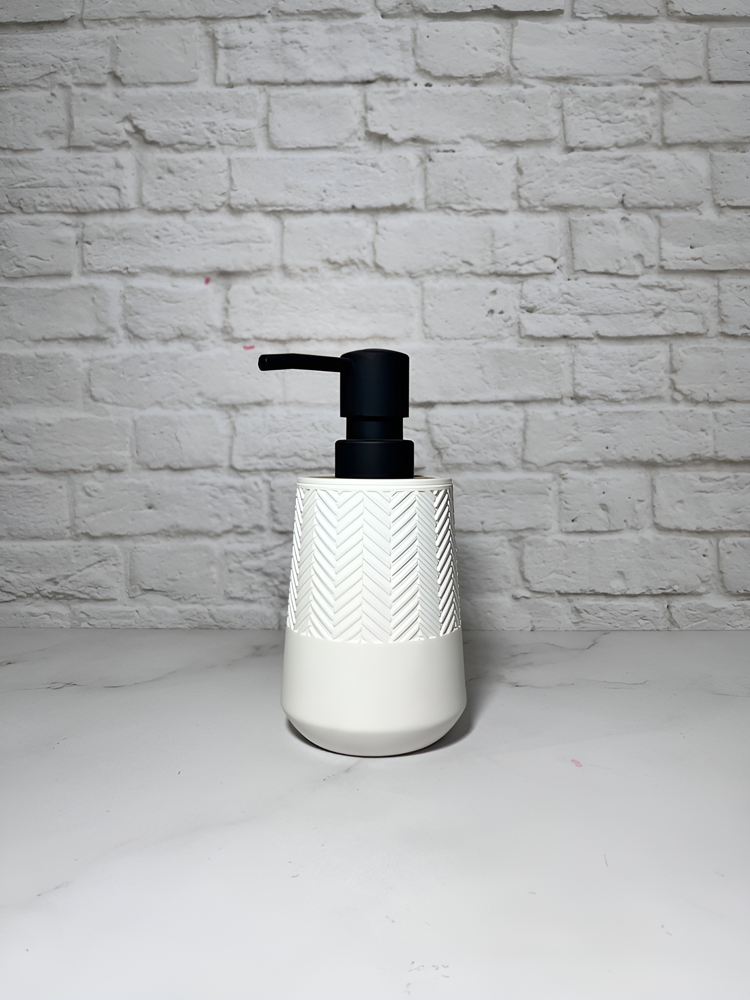 ظرف مایع دستشویی مدرن با بافت ظریف و زیبا