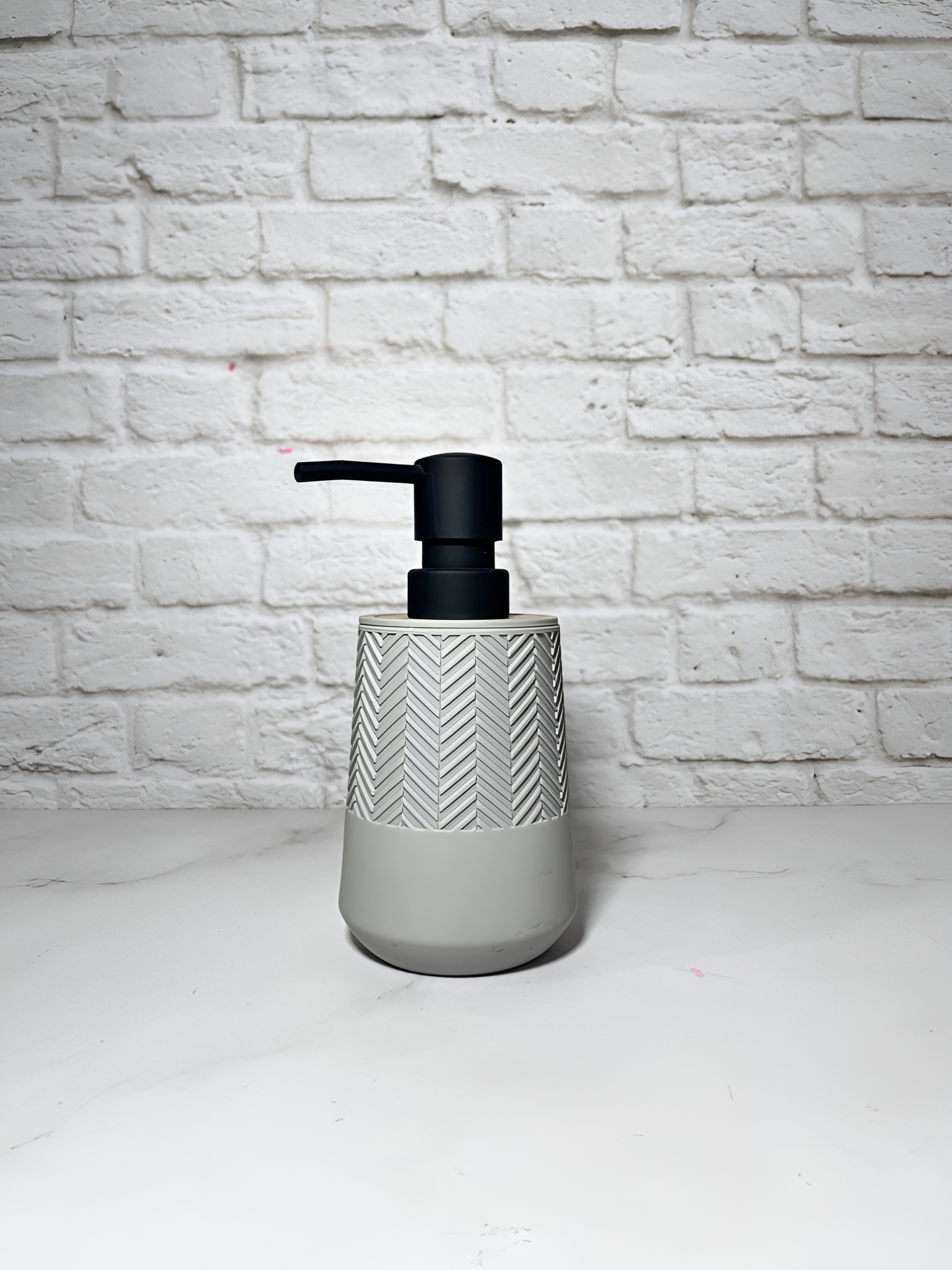 جا مایع پمپی مقاوم با بدنه بافت‌دار رنگ مات