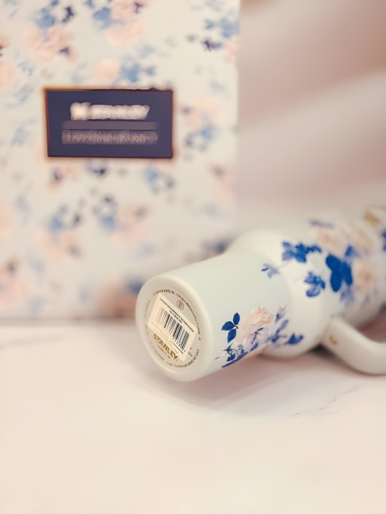 ماگ استنلی Quencher آبی مناسب هدیه دادن