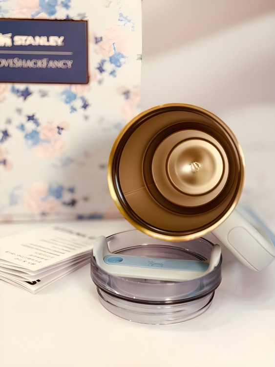 ماگ استنلی Quencher آبی برای نوشیدنیهای گرم و سرد