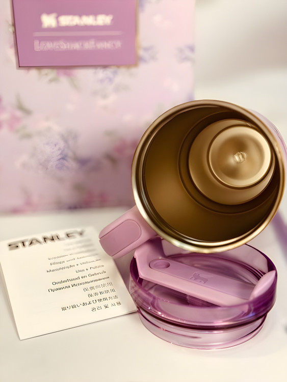 ماگ استنلی Quencher بنفش برای نوشیدنیهای گرم و سرد