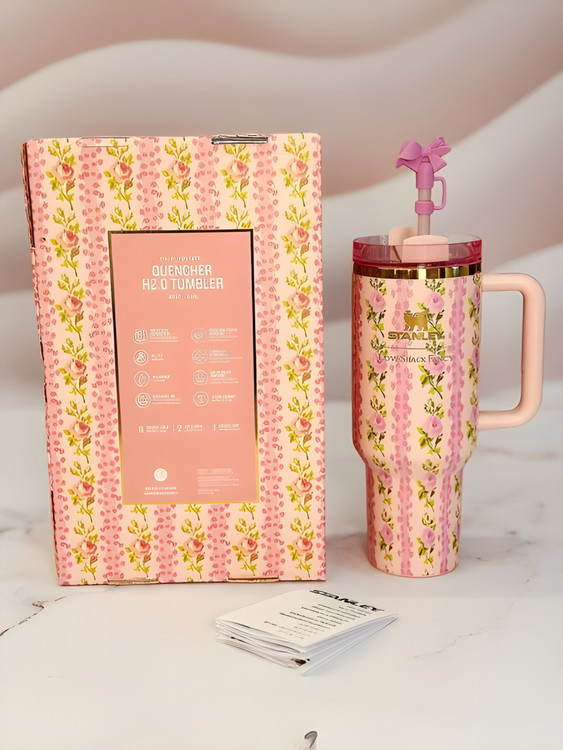 تراول ماگ استنلی Quencher صورتی با طراحی مقاوم و جذاب