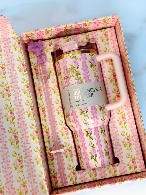 ماگ صورتی استنلی Quencher با بستهبندی لوکس