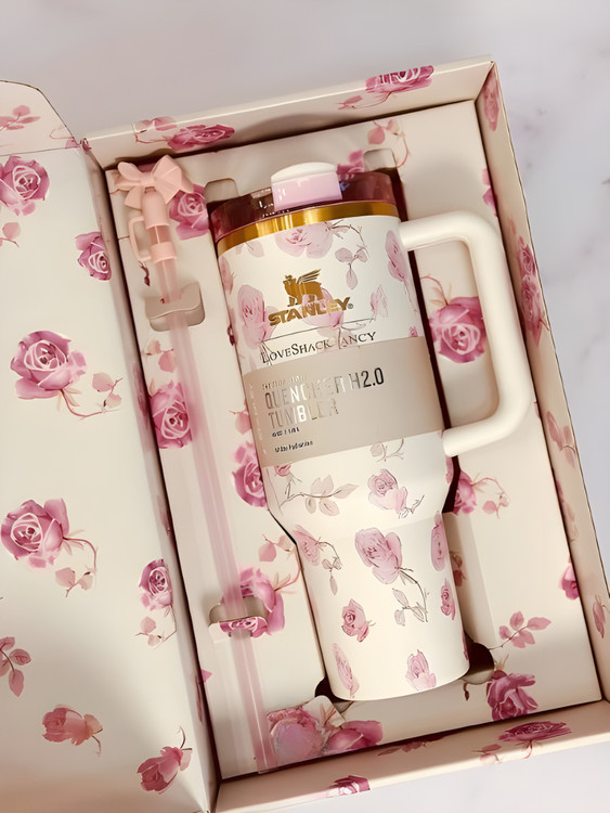 تراول ماگ استنلی Quencher سفید با طراحی مدرن و کاربردی