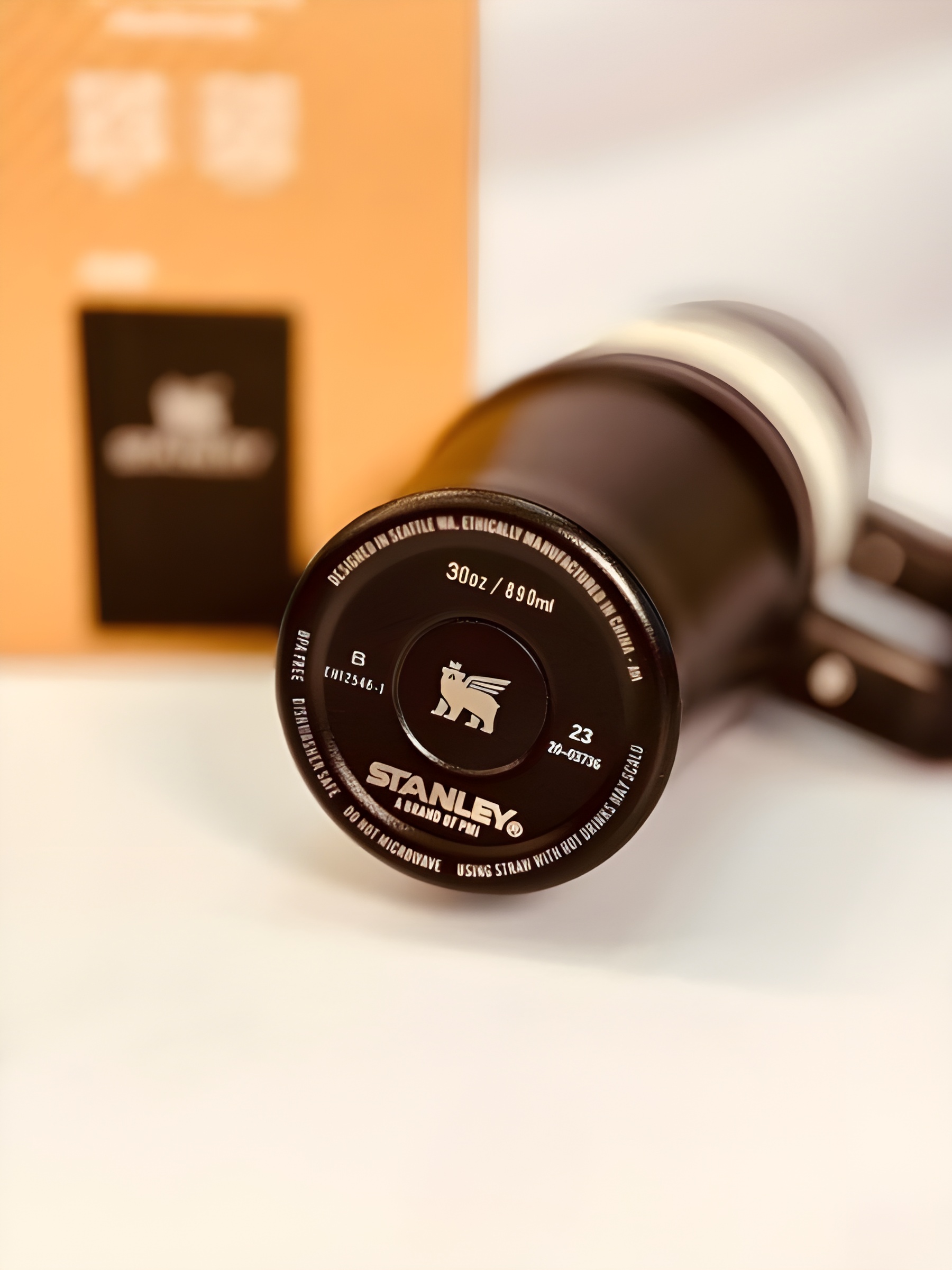 ماگ مسافرتی استنلی Quencher مشکی مناسب نوشیدنی‌های گرم و سرد