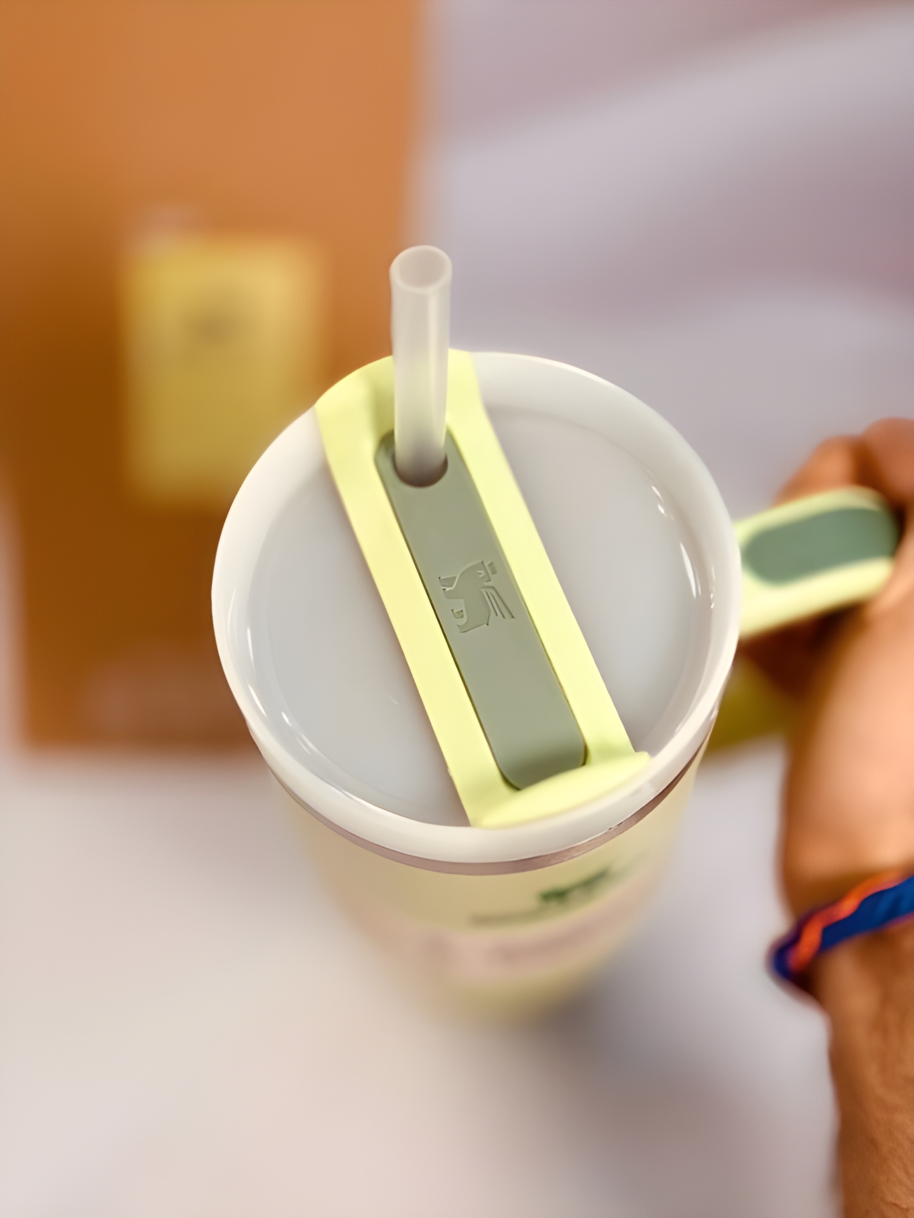 ماگ مسافرتی استنلی Quencher سبز روشن مناسب نوشیدنی‌های گرم و سرد