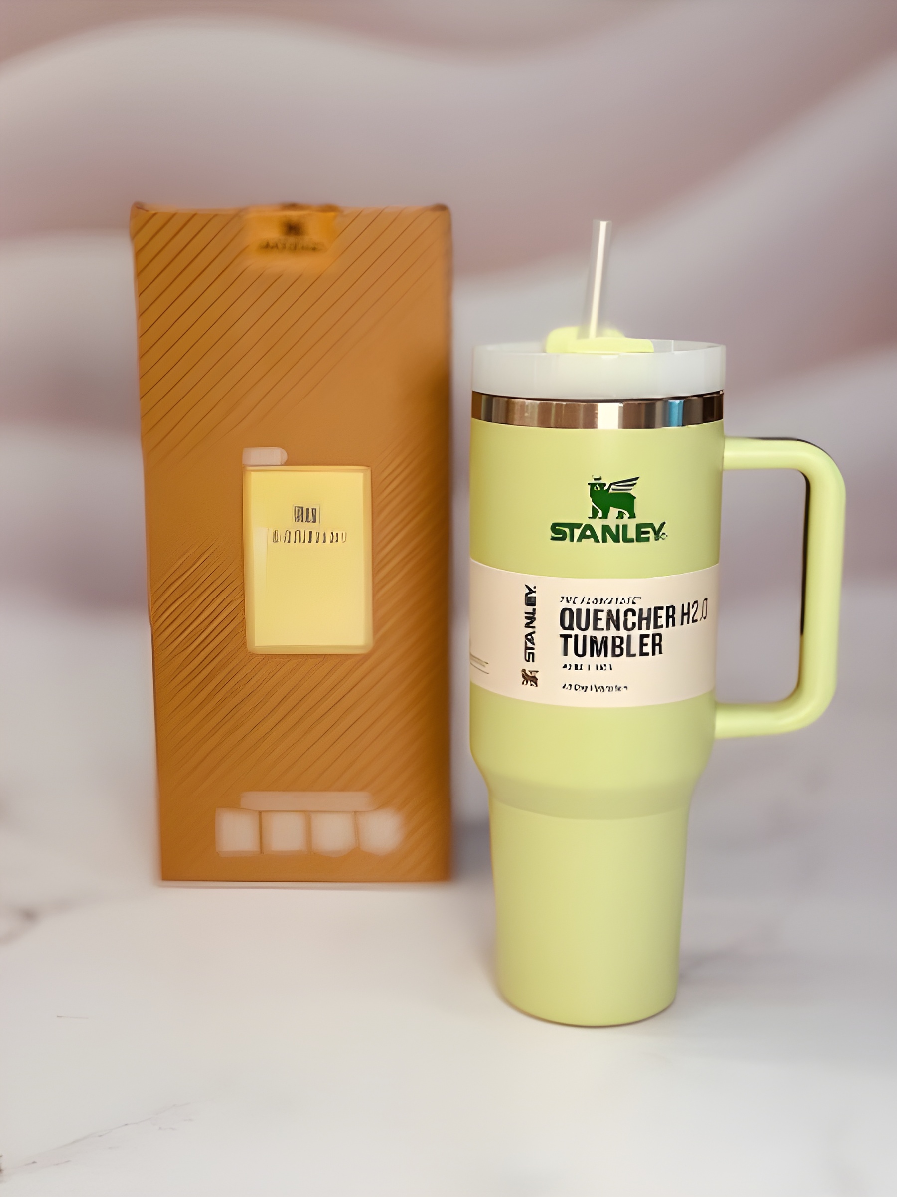 ماگ سبز روشن استنلی Quencher قابل حمل و بادوام