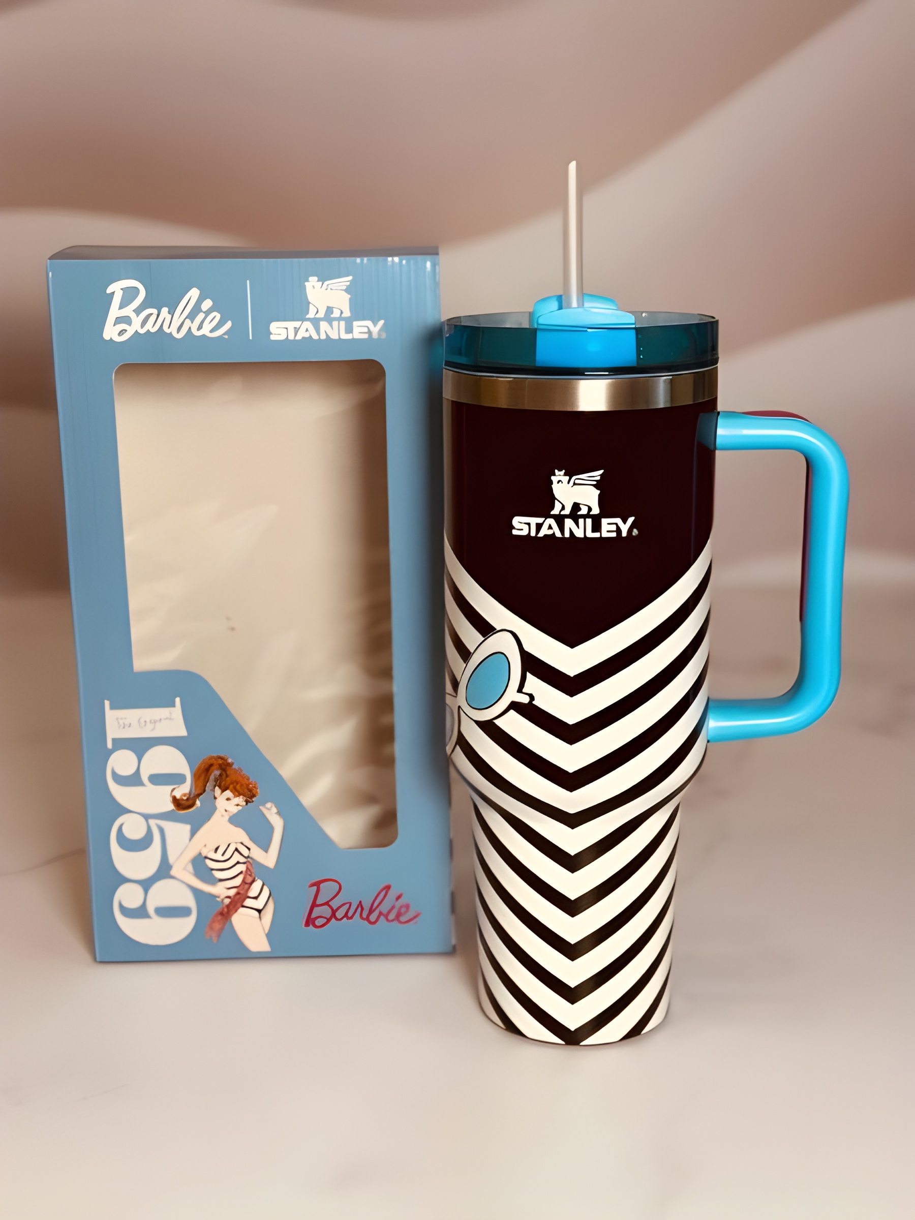 ماگ استنلی باربی ۱۹۵۶ همراه جعبه کادویی مقاوم