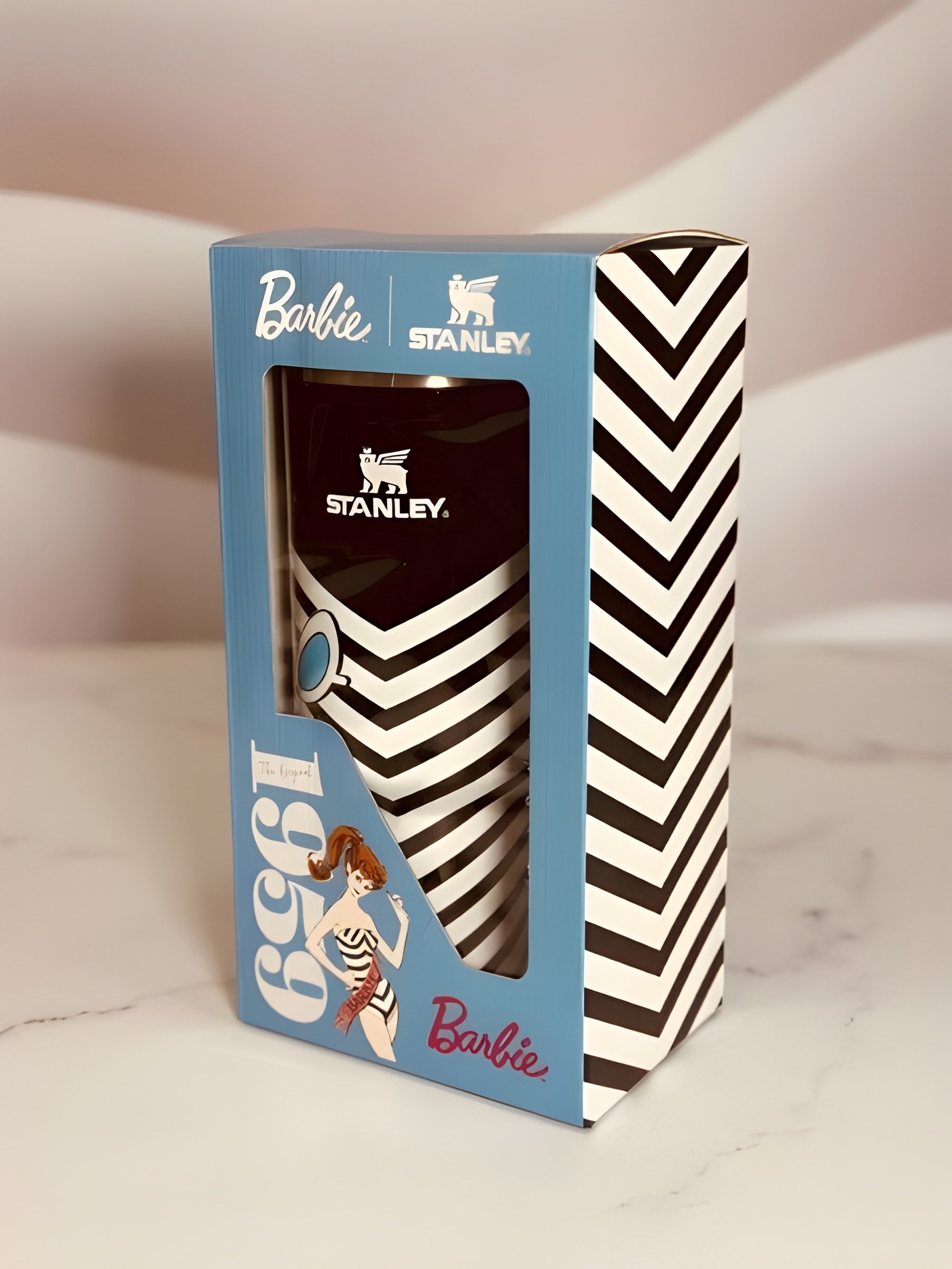 تراول ماگ باربی ۱۹۵۶ با بسته‌بندی زیبا و شیک