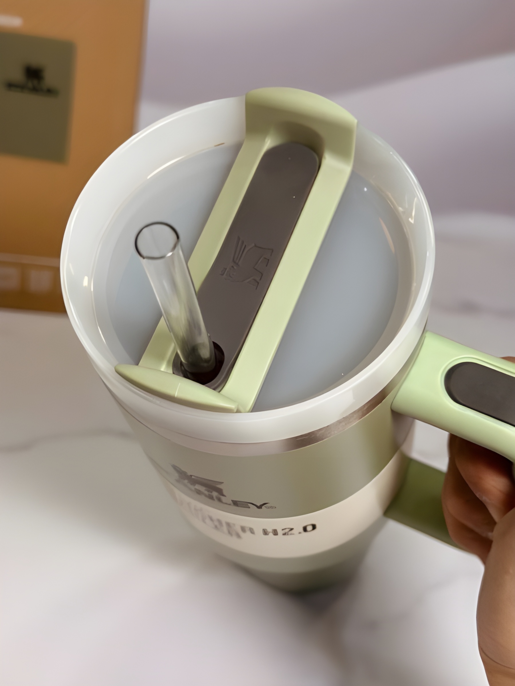 ماگ مسافرتی استنلی Quencher مناسب نوشیدنی‌های گرم و سرد