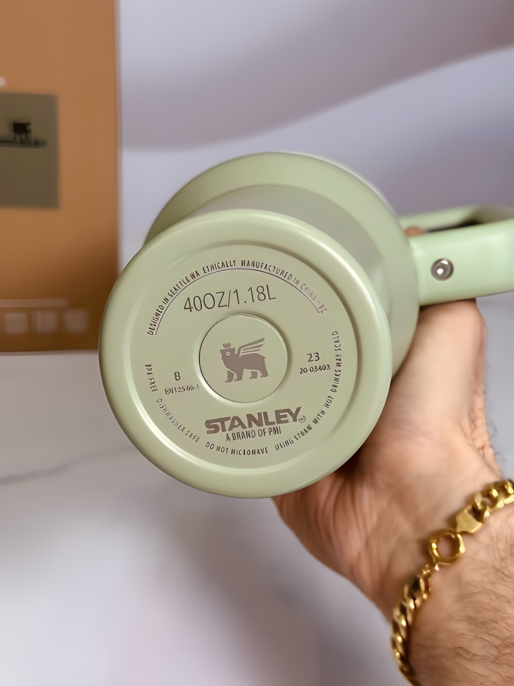 ماگ سبز استنلی Quencher قابل حمل و بادوام