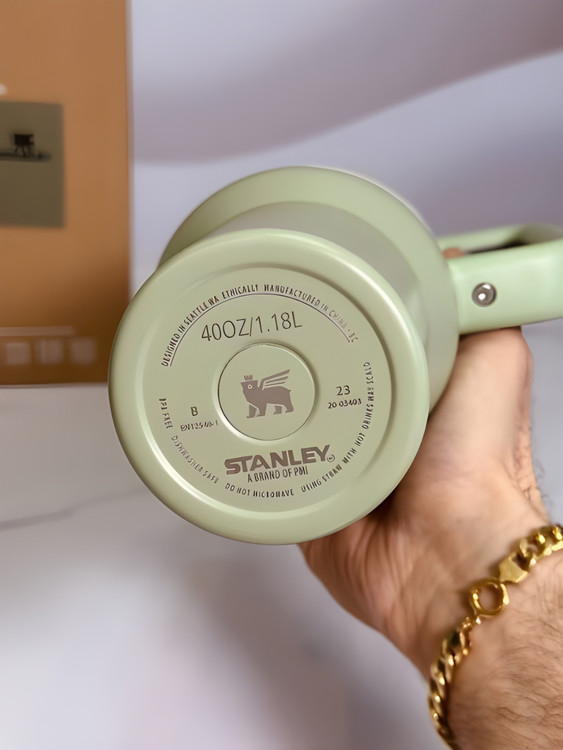 ماگ سبز استنلی Quencher قابل حمل و بادوام