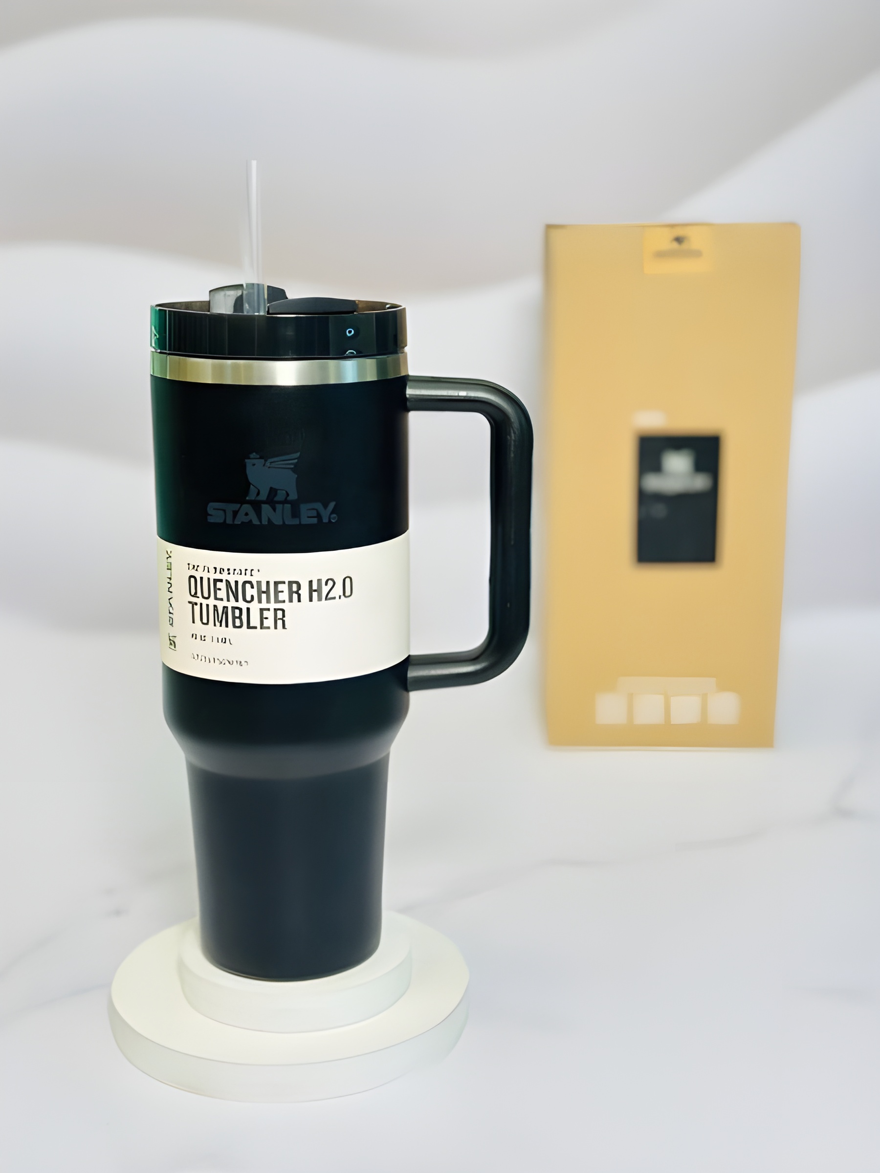 ماگ مسافرتی استنلی Quencher مناسب نوشیدنی‌های گرم و سرد