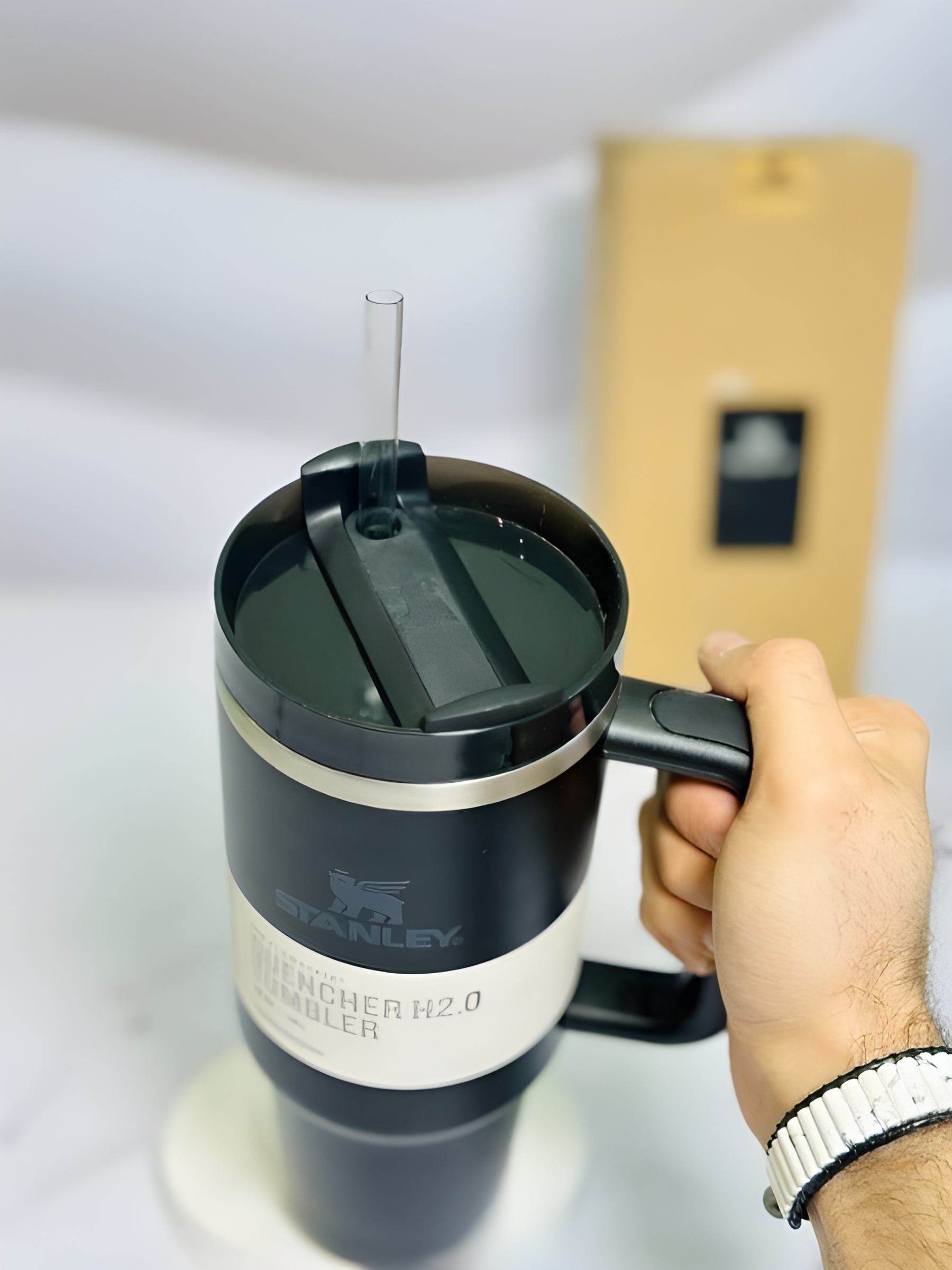 ماگ مشکی استنلی Quencher قابل حمل و بادوام