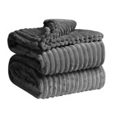 پتو پلیسهای نرم و سبک مناسب اتاق خواب