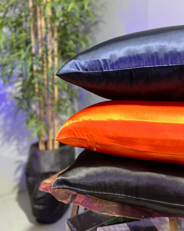 روبالشتی ساده ساتن ابریشم مناسب دکوراسیون مدرن