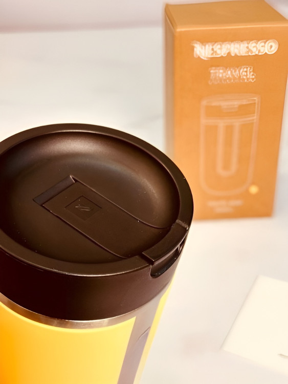 ماگ زرد Nespresso Nomad با درپوش ضد ریزش