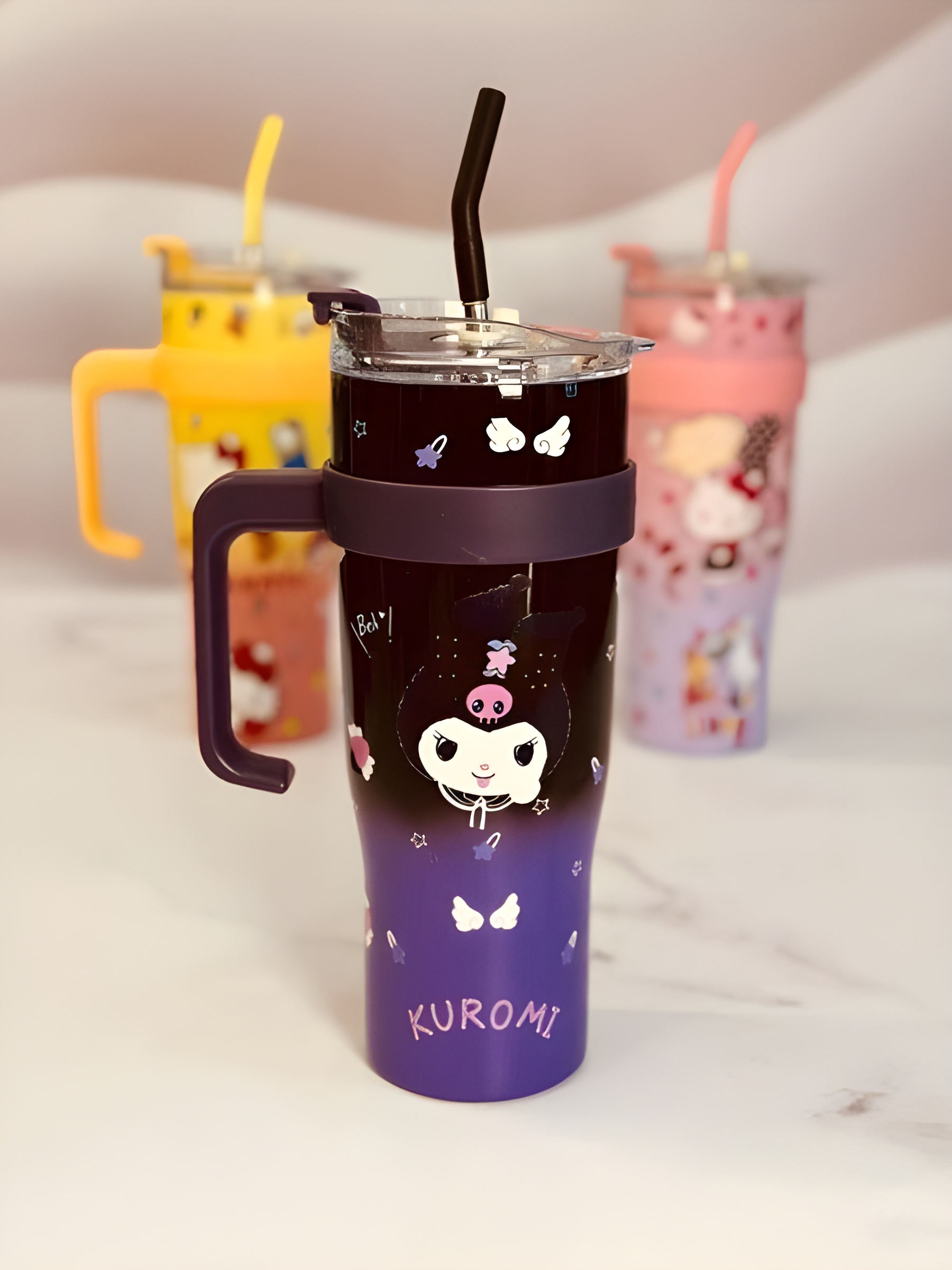 تامبلر شیشه‌ای کرومی و کیتی با درپوش محکم