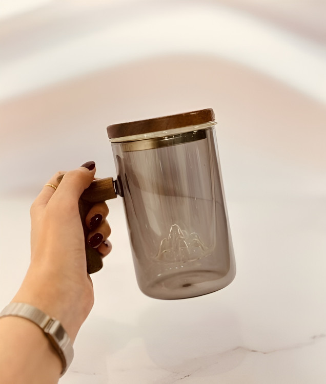 ماگ دمنوش دسته چوبی با طراحی مدرن و کاربردی