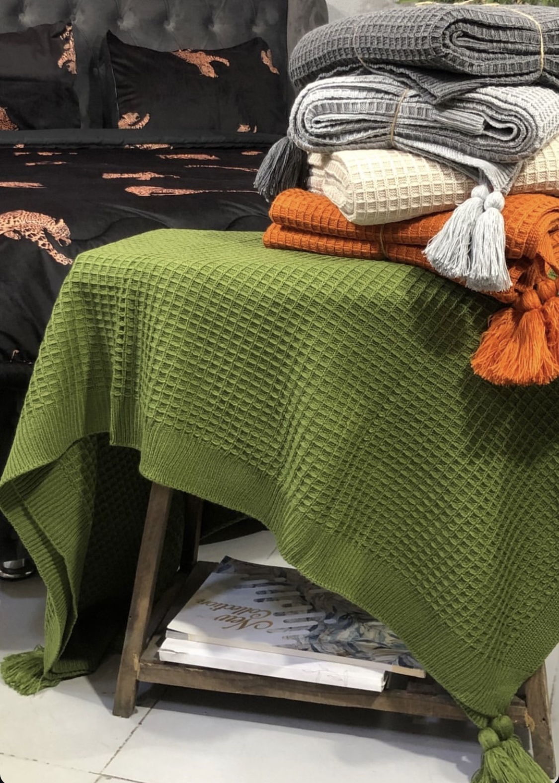 شال مبل با طرح پیکه مناسب محافظت از مبل