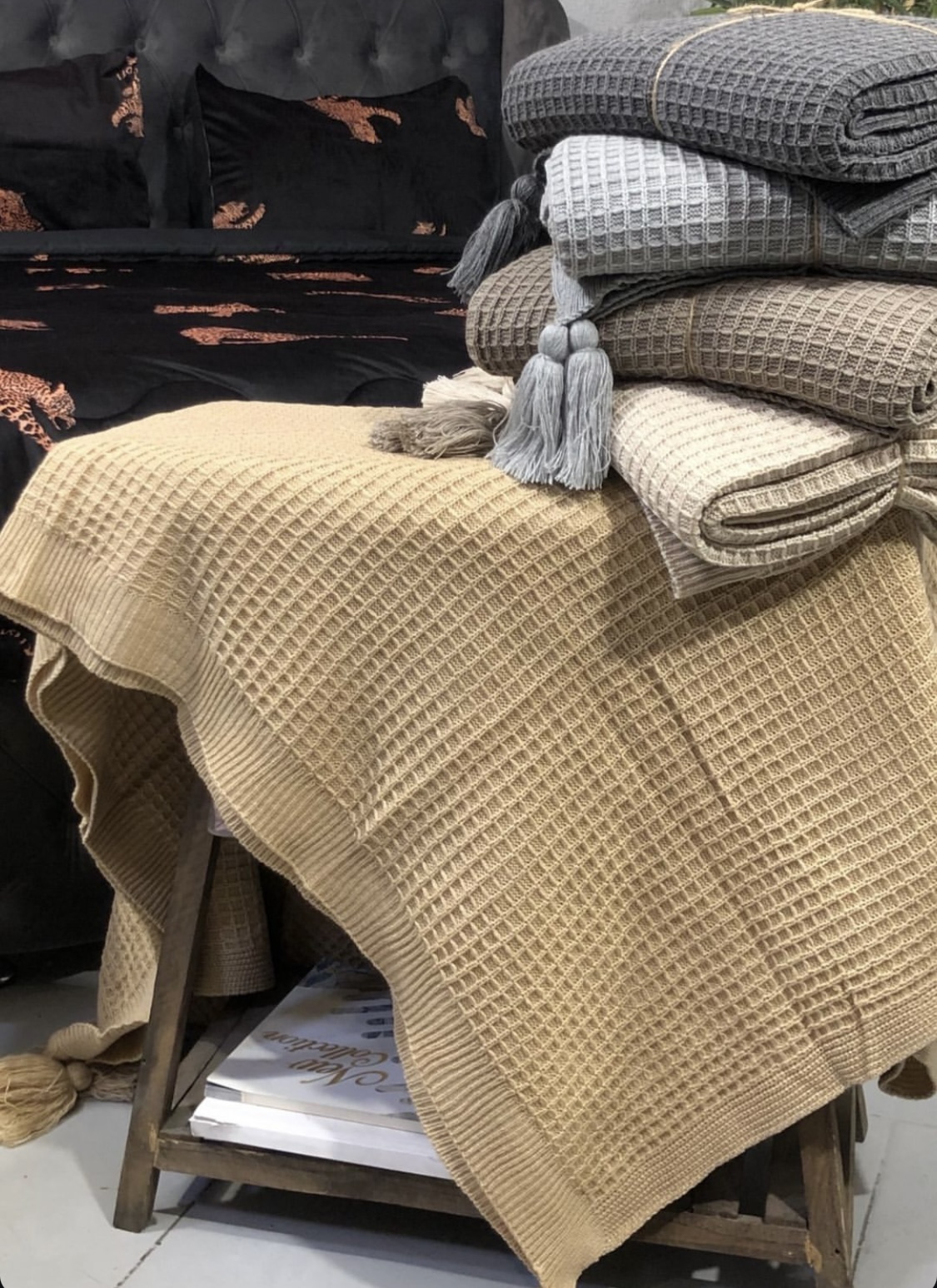 شال مبل بافتی طرح پیکه نرم و لطیف