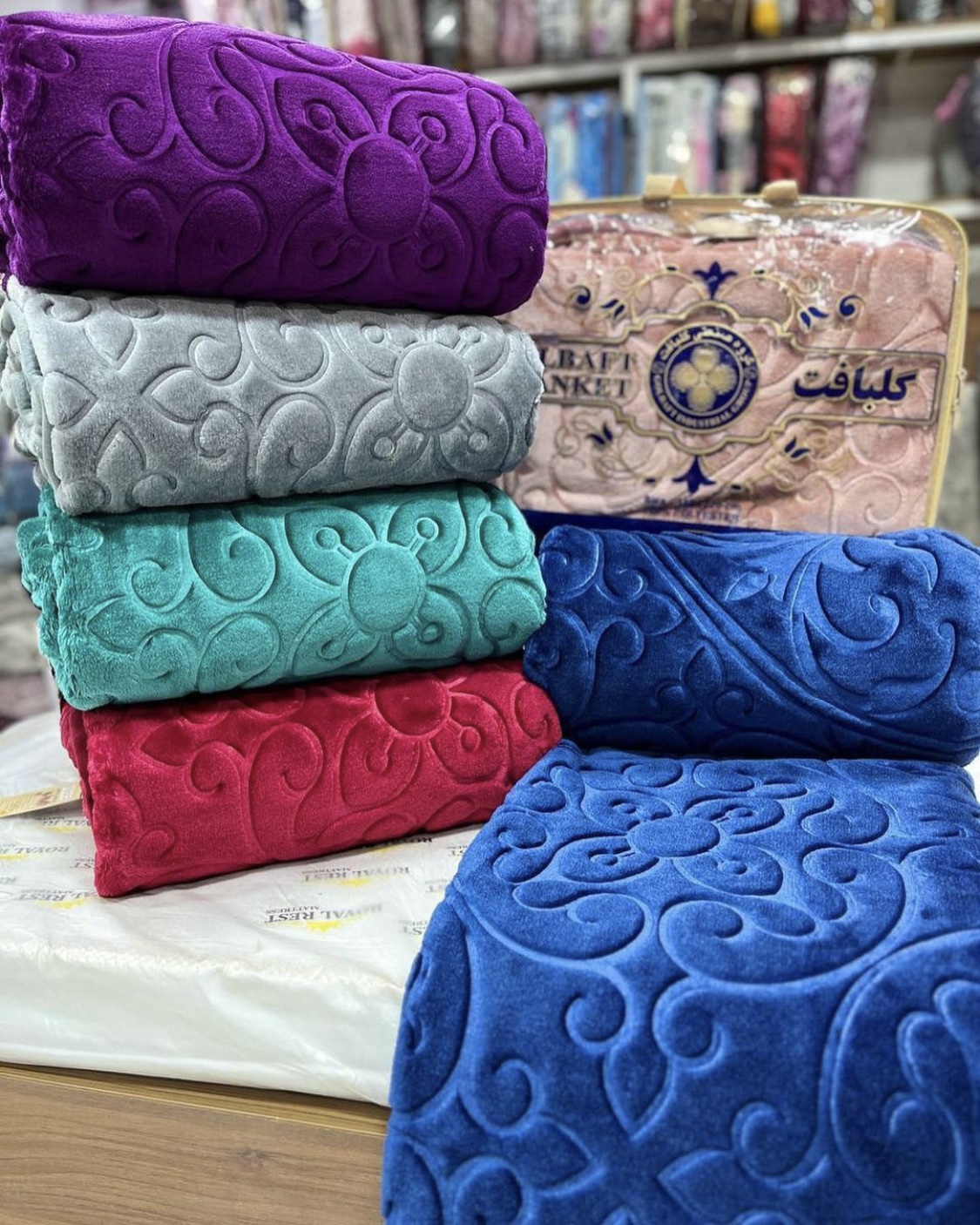 پتو یکنفره گلبافت با طرح برجسته گل