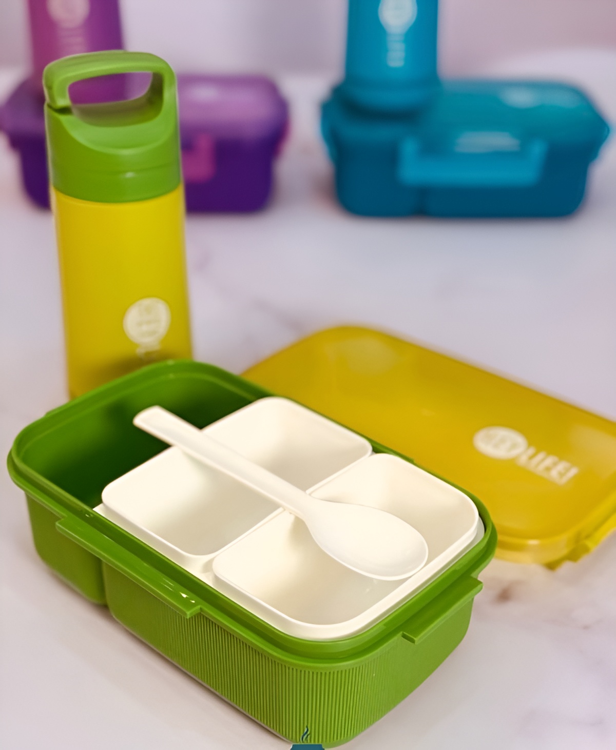 ست ظرف غذا و قمقمه با طراحی مدرن و کاربردی