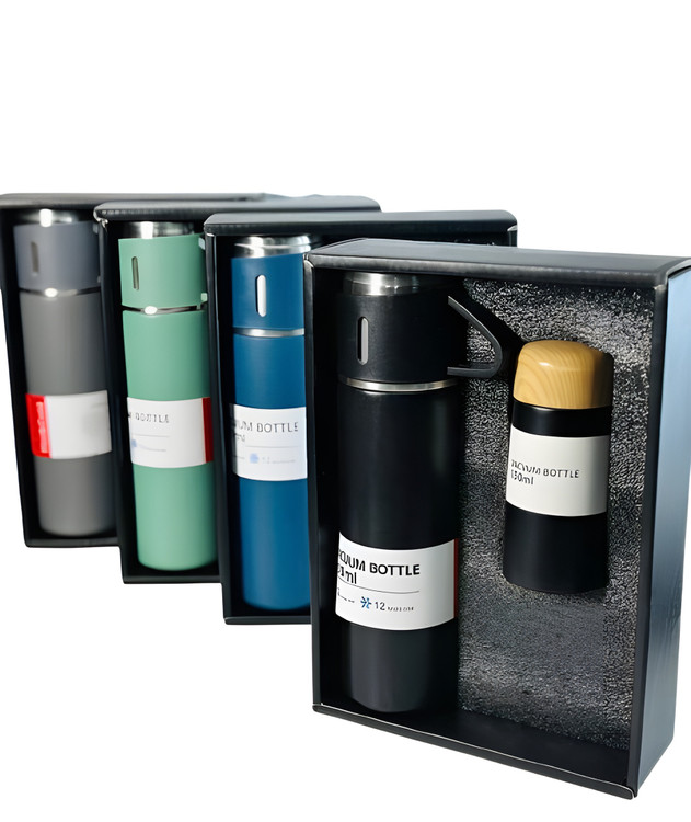 پک کادویی شامل فلاسک و تراول ماگ با طراحی شیک