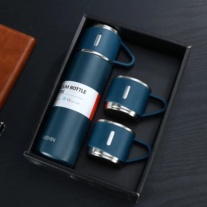 فلاسک مدل VACUUM FLASK و ست سهتایی لیوان برای استفاده در سفر
