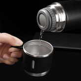 فلاسک نیم لیتری و سه لیوان مسافرتی همراه با طراحی کاربردی