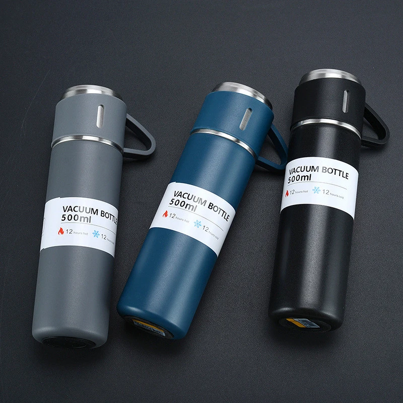 فلاسک نیم لیتری و سه لیوان مسافرتی همراه با طراحی کاربردی