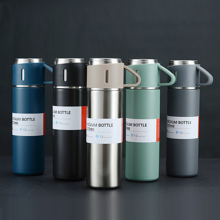 فلاسک مدل VACUUM FLASK با ظرفیت 0.5 لیتر و سه لیوان قابل حمل