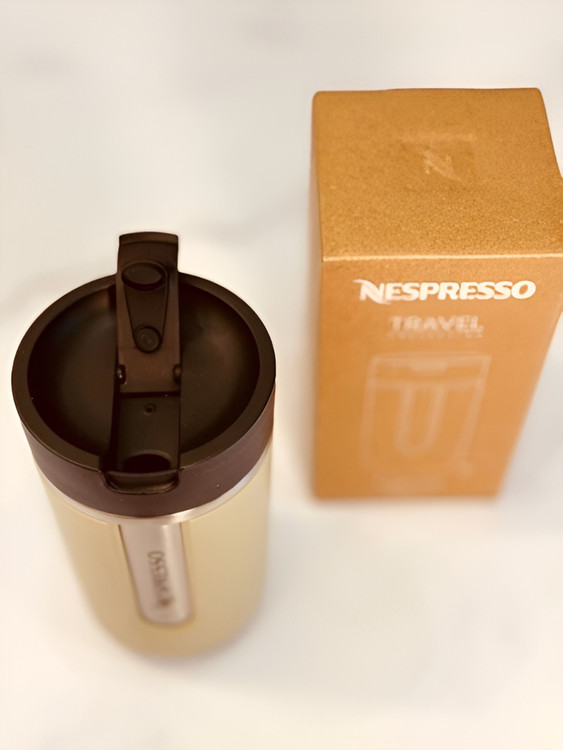 ماگ مسافرتی سبز با طراحی مدرن نسپرسو