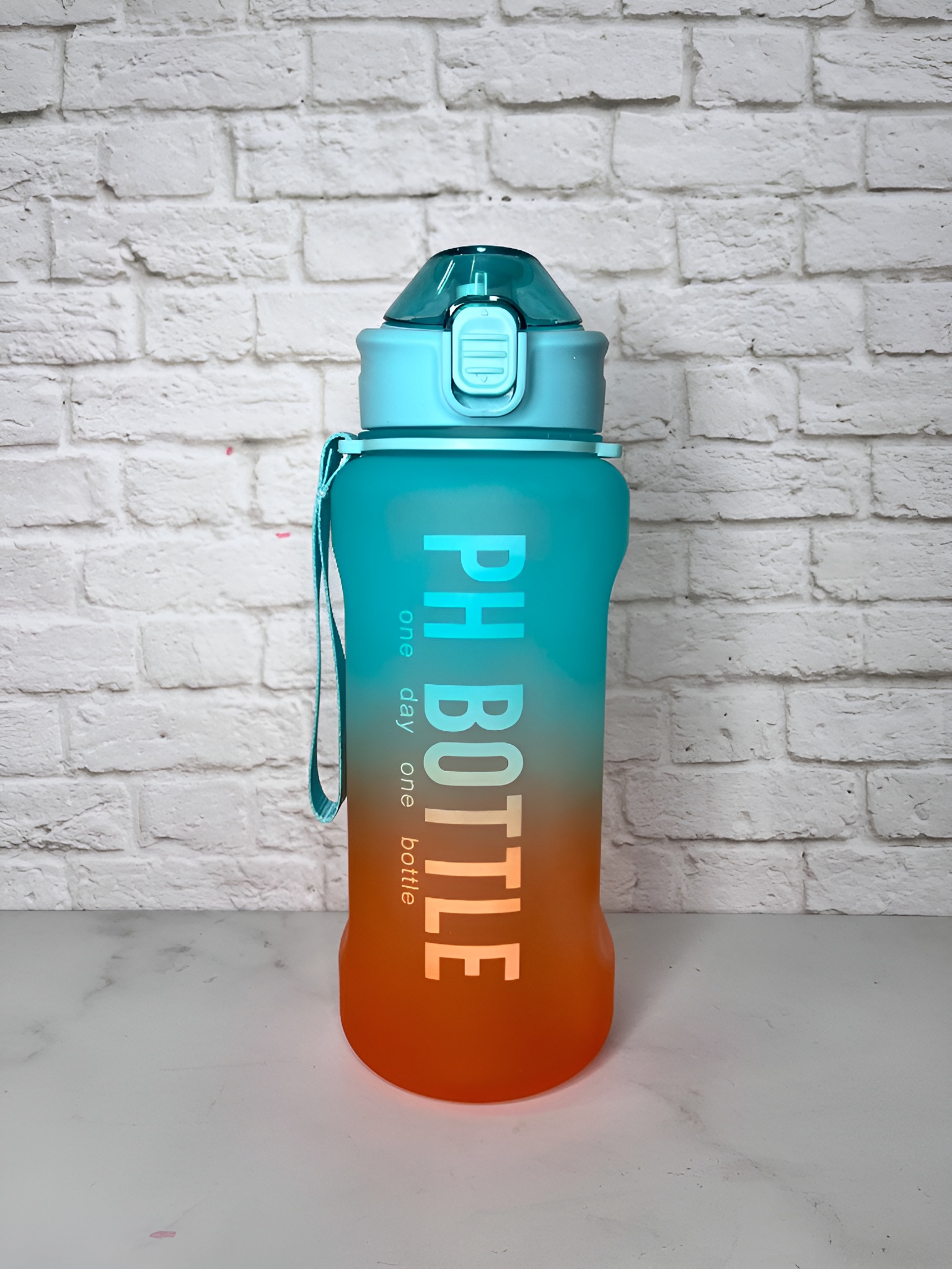 قمقمه ۲ لیتری مناسب سفر و باشگاه