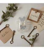 ماگ شیشهای با طرح پروانه و نی رنگی