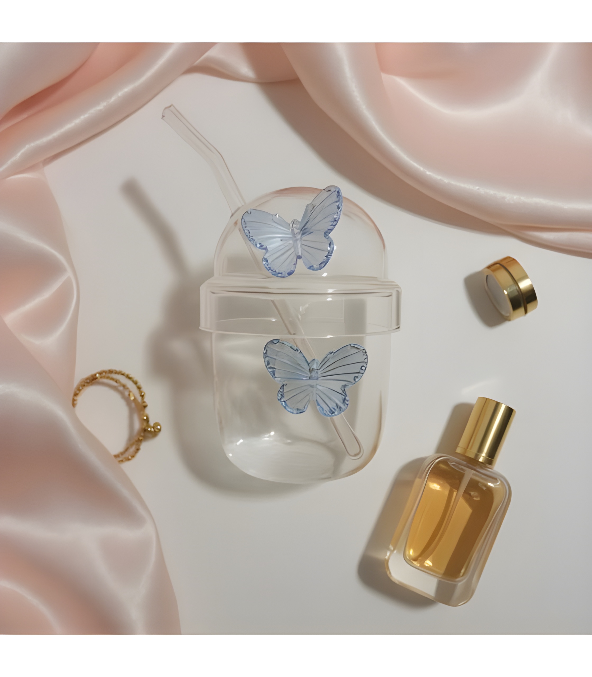 ماگ پروانه‌ای نی‌دار مناسب نوشیدنی‌های تابستانی