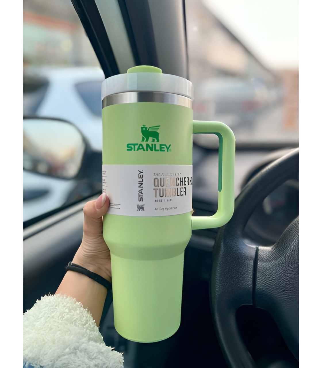 تامبلر استنلی مقاوم با درپوش محکم و دسته برای حمل آسان