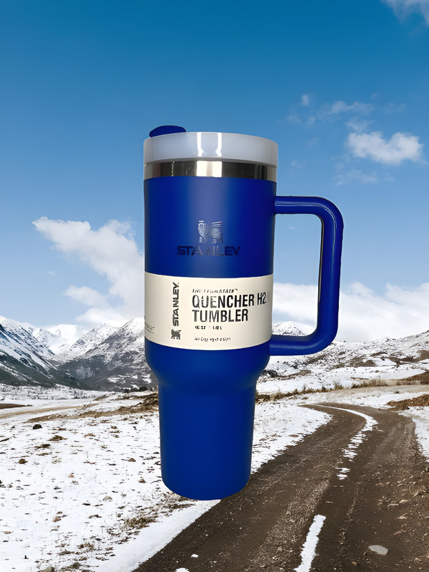 تامبلر تراول ماگ استنلی دستهدار آبی تیره، ظرفیت ۴۰ اونس (۱۱۸۰ سیسی)