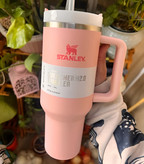 تامبلر استنلی ۴۰ اونس رنگ گلبهی، مناسب استفاده روزانه و سفر