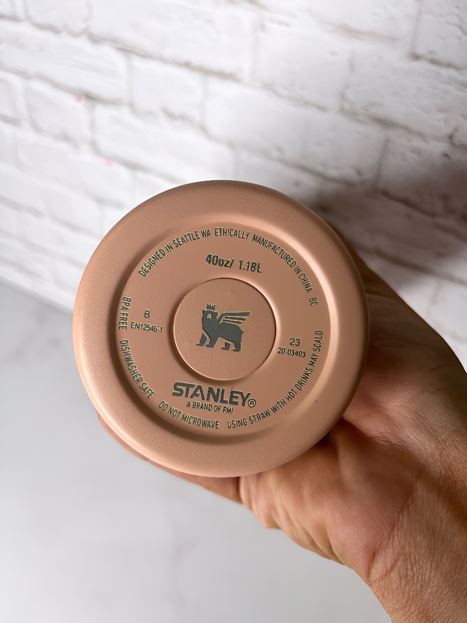 تامبلر استنلی گلبهی ۱۱۸۰ سی‌سی با بدنه مقاوم و کیفیت عالی