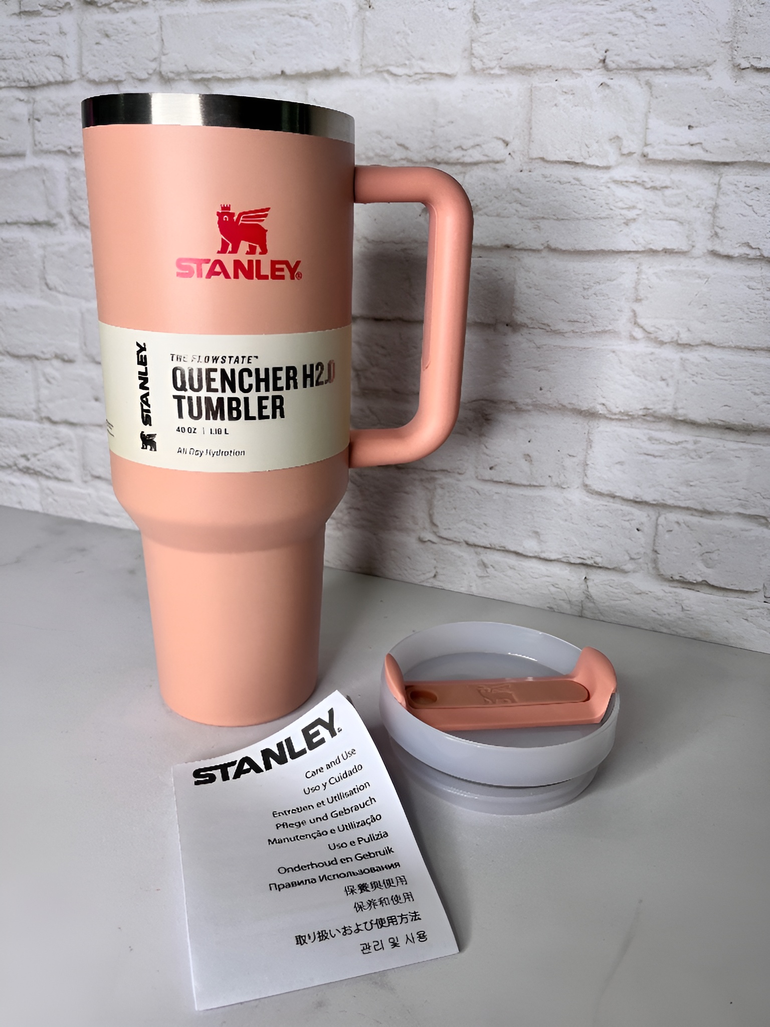 تامبلر گلبهی استنلی با درپوش محکم و دسته ارگونومیک برای حمل راحت