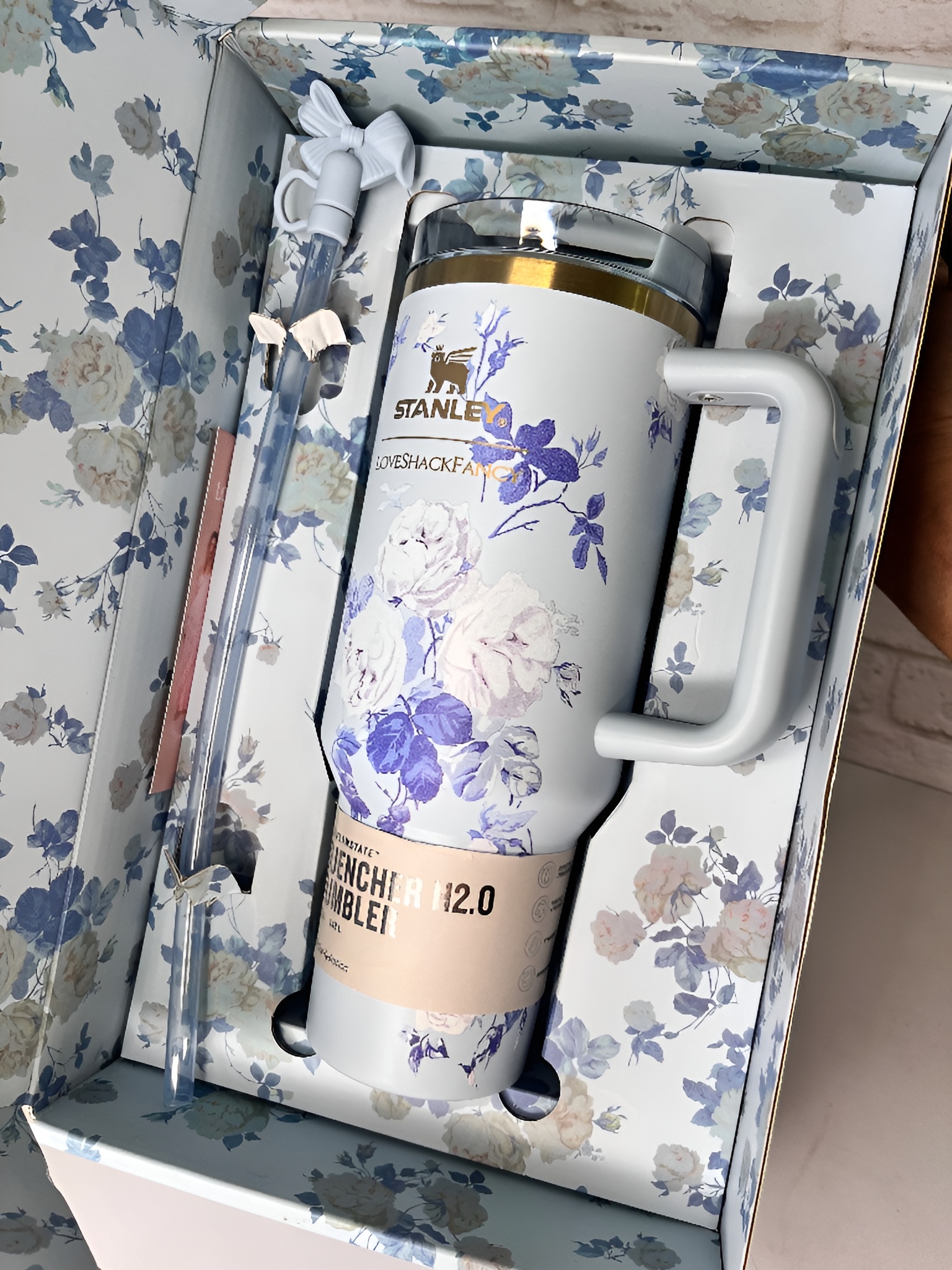 ماگ آبی گل‌دار با کیفیت بالا