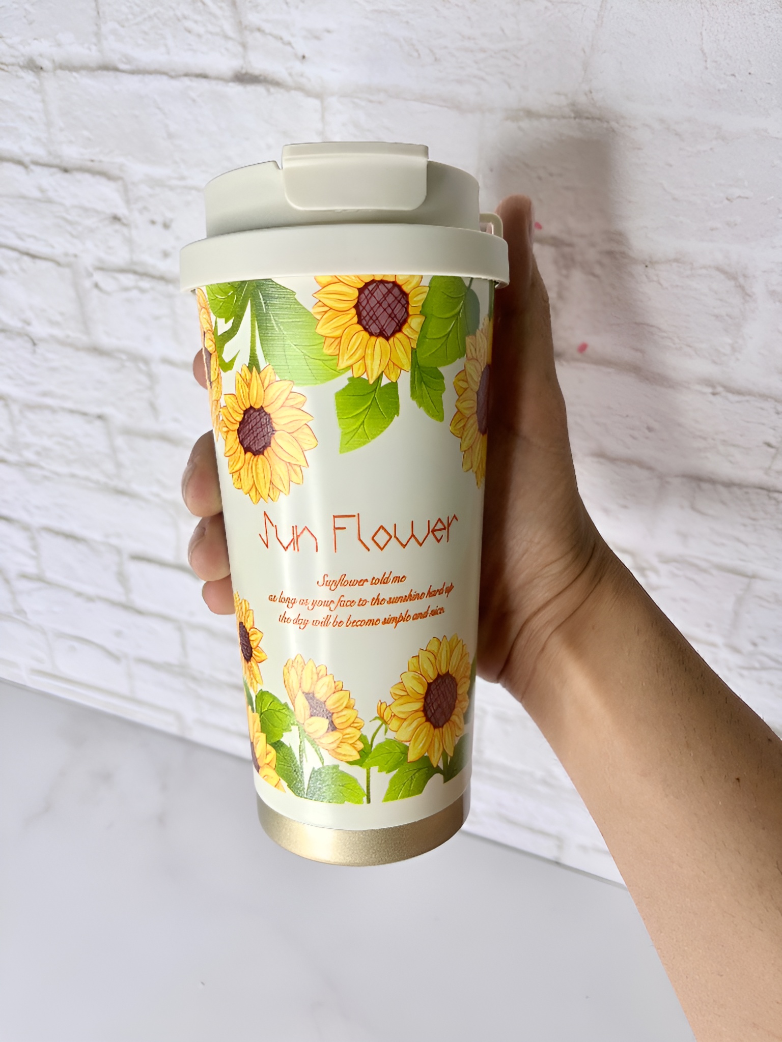 ماگ مسافرتی گلدار با طراحی فانتزی و چشم‌نواز